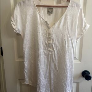 Gorgeous GO BY GO SILK off White snap front size  M Tunic top. So soft.